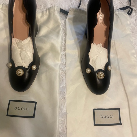 NWOT Gucci Black Scalloped Leather Willow Pearl Embellished Block heel Pumps - Picture 10 of 15